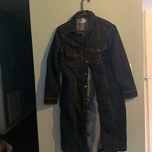 It’s a long trench coat denim jacket, never worn , just don’t have the tags!